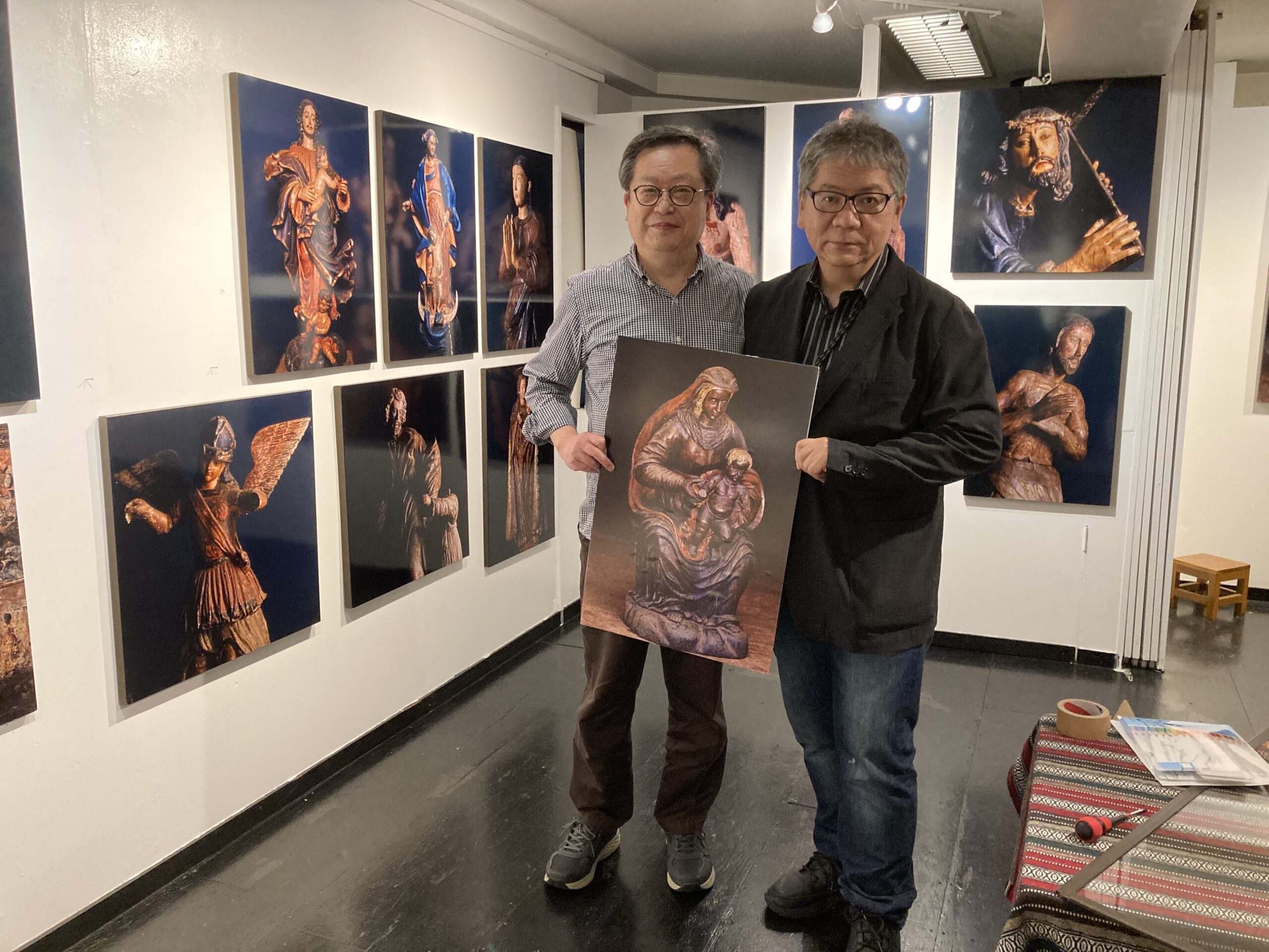 佐々木芳郎さんと筆者との展示室でのツーショット②