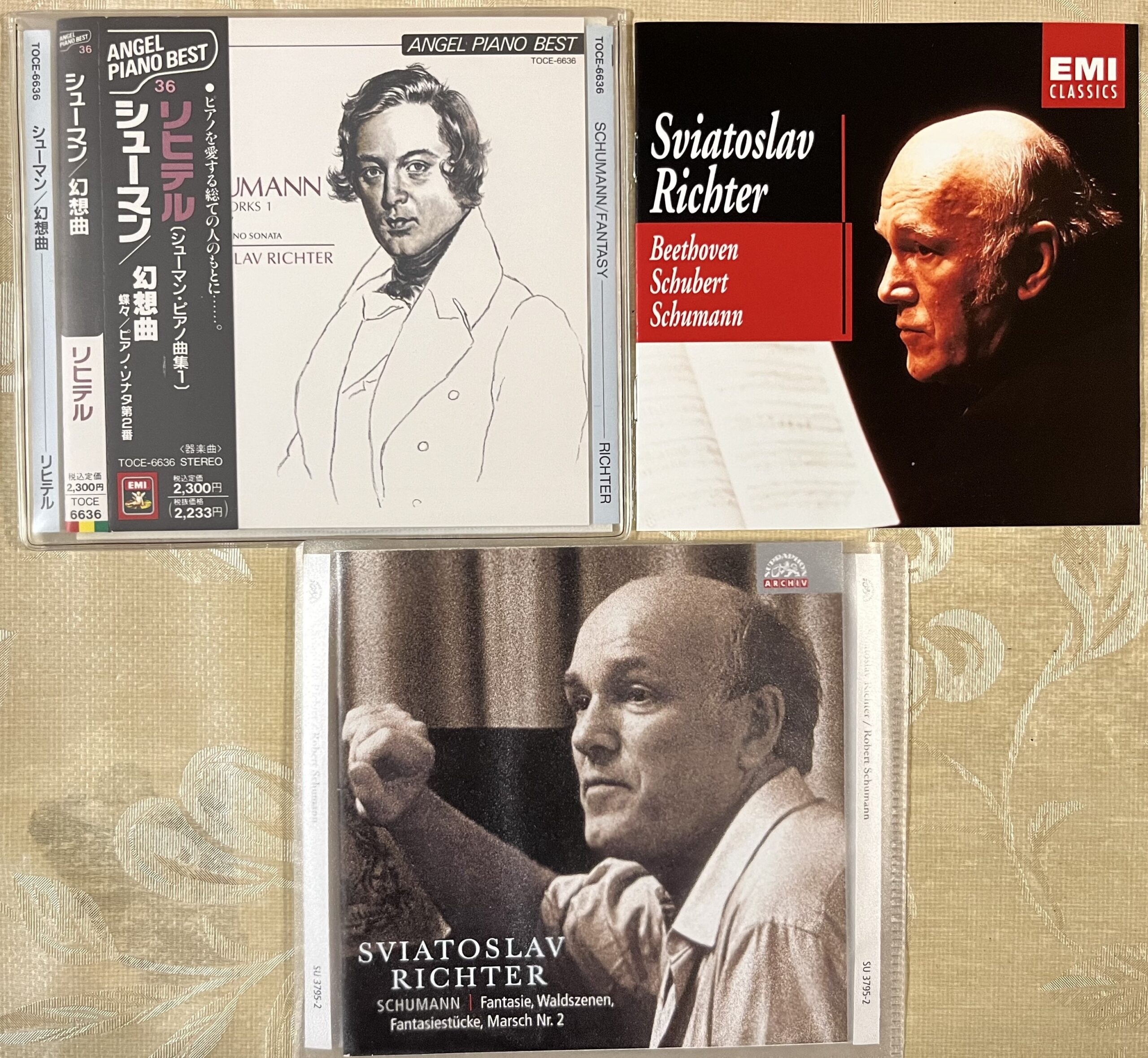 リヒテルの「幻想曲」のCD。3種類あるが、上の2枚は音源は一緒で、ライヴとの2種類の演奏がある。