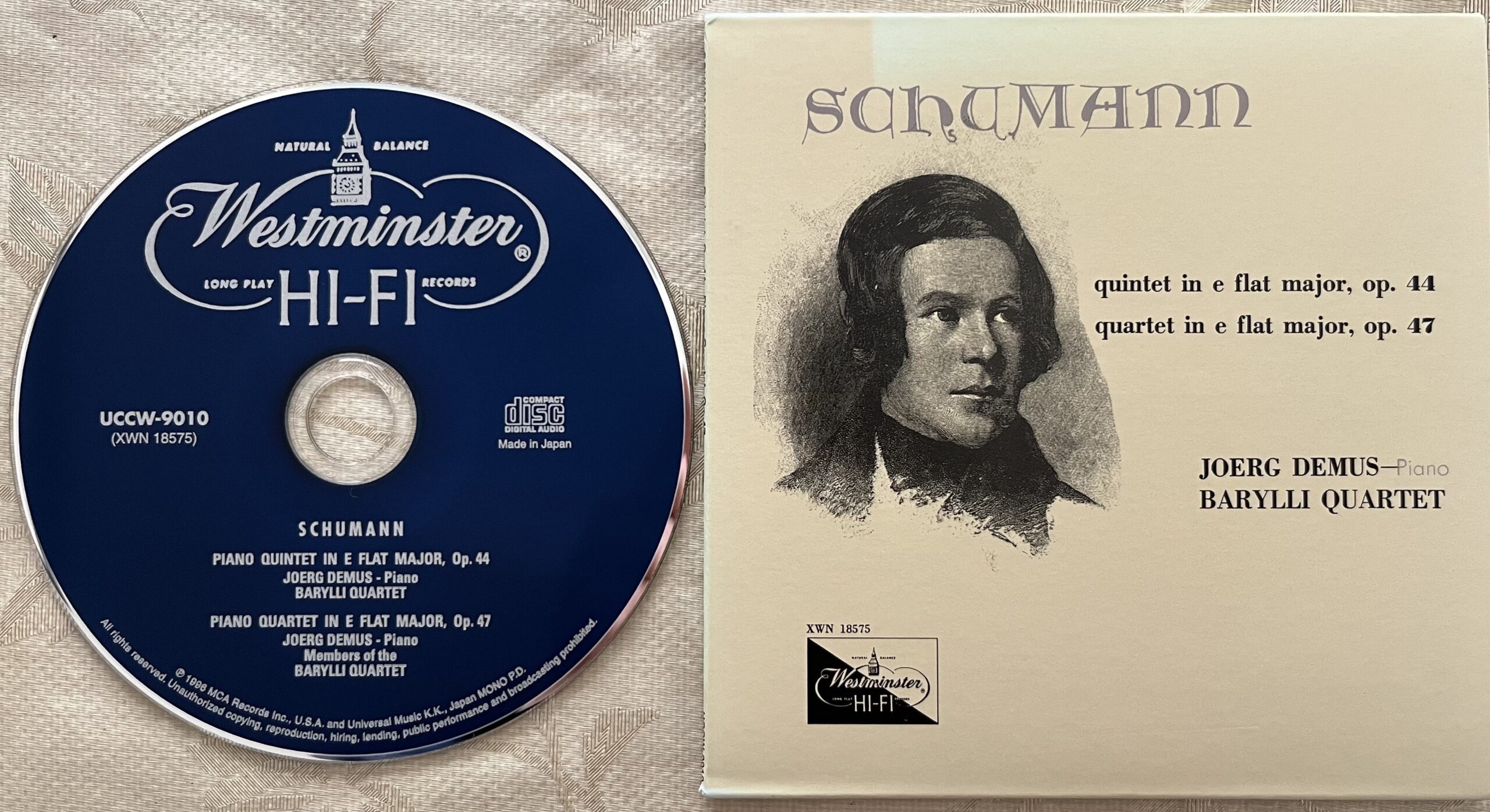 この2曲の傑出した名演であるバリリ弦楽四重奏団とデムスのCD。ジャケ写とCD本体。