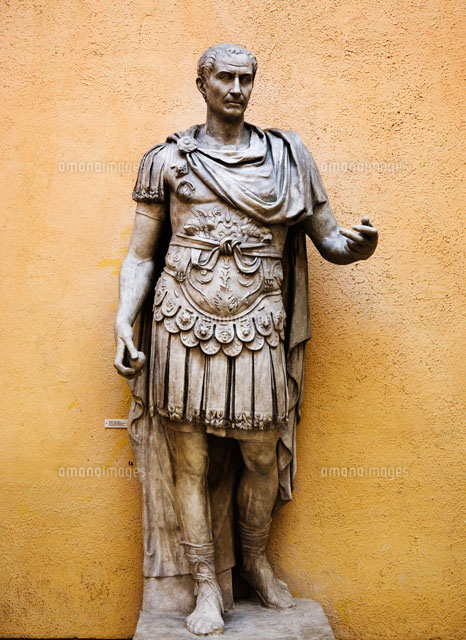 カエサルの有名な立像。古代ローマ博物館蔵。