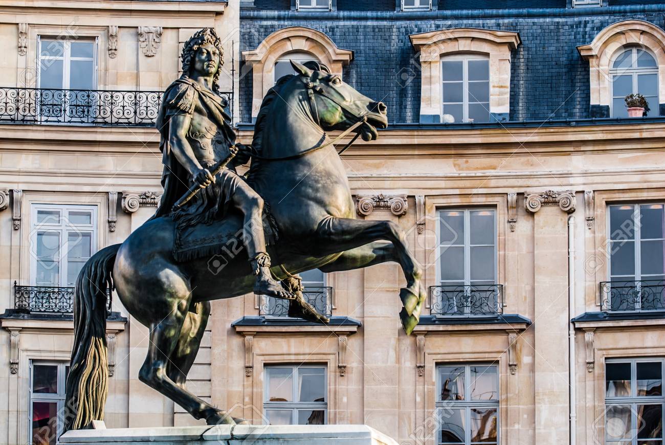 パリ市内にあるウェルキンゲトリクスの騎馬像。フランスの国民的英雄だ。