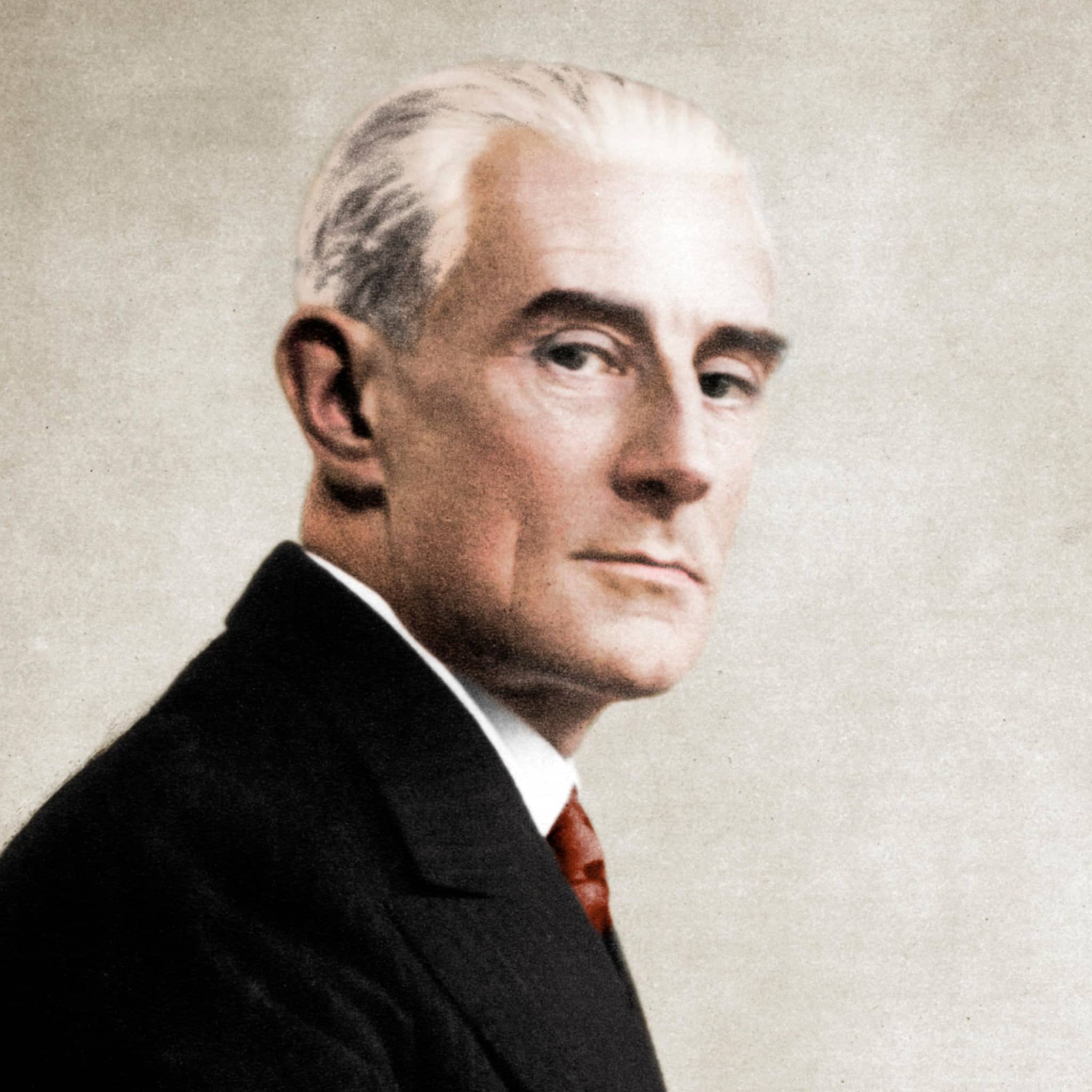 ラヴェルの非常に有名な肖像画。写真から絵に転用したか。